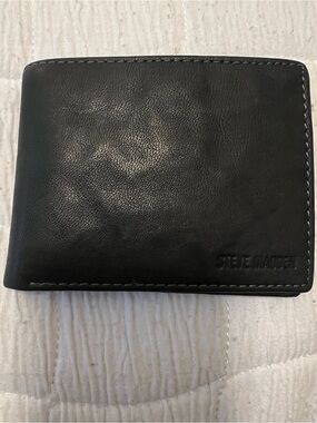 Steve Madden Black Leather Bi-Fold Card & Key Wallet